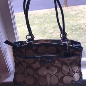 Medium size double strap coach pocket book.